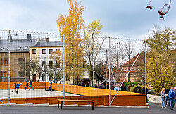 Blick auf das Mehrzwecksportfeld des Friedrich-Schiller-Gymnasiums Zeulenroda.